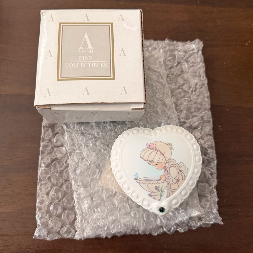 Avon Precious Moments Heart Porcelain Trinket Box May 1997 Collectible - Picture 1 of 3